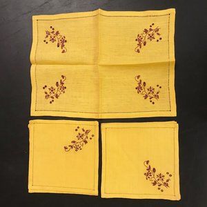 Vtg Linen Embroidered Placemat & Naplins Set